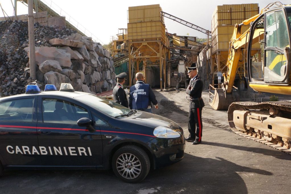 MASCALI: I CARABINIERI SEQUESTRANO UNA CAVA A PUNTALAZZO - FOTO