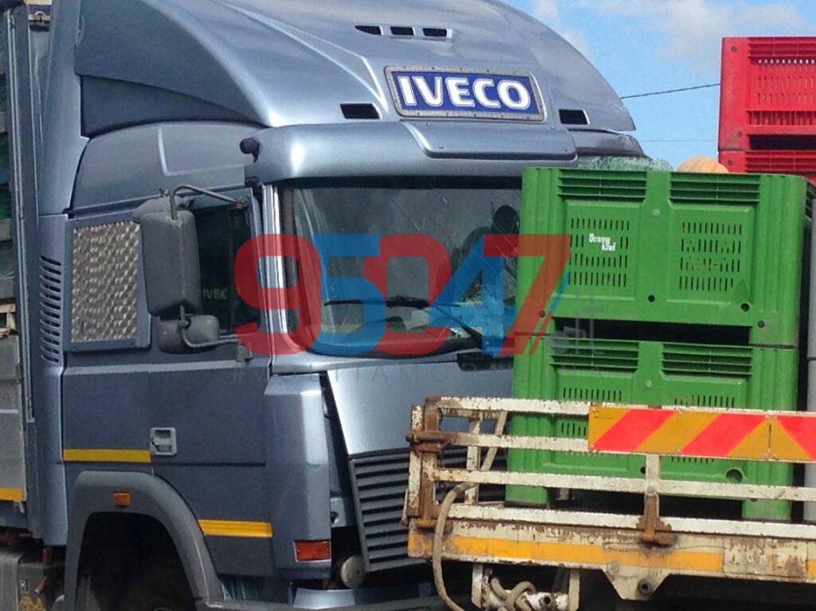 PATERNÓ: INCIDENTE TRA DUE AUTOCARRI - FOTO