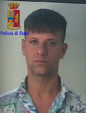 RUBAVANO I MEZZI ALLE AZIENDE, SGOMINATA BANDA DI CATANESI - LE FOTO