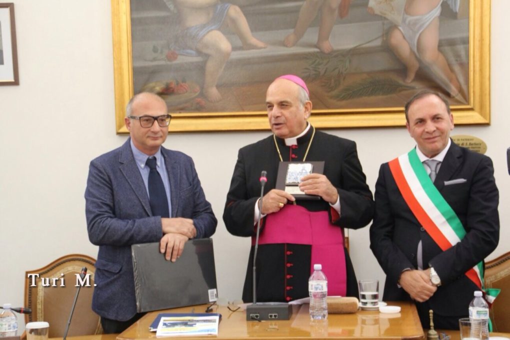 PATERNÒ: MONSIGNOR GRISTINA INCONTRA LE AUTORITÀ LOCALI - LE FOTO