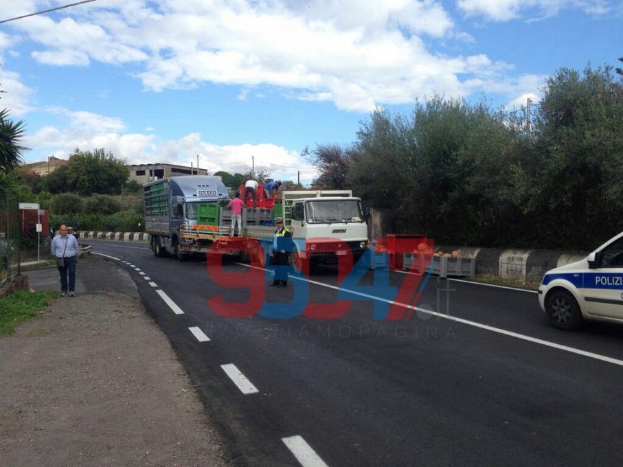 PATERNÓ: INCIDENTE TRA DUE AUTOCARRI - FOTO