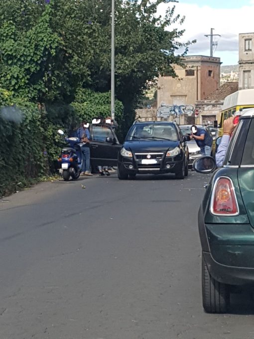 PATERNO': LIEVE INCIDENTE IN VIA NAZARIO SAURO - LE FOTO