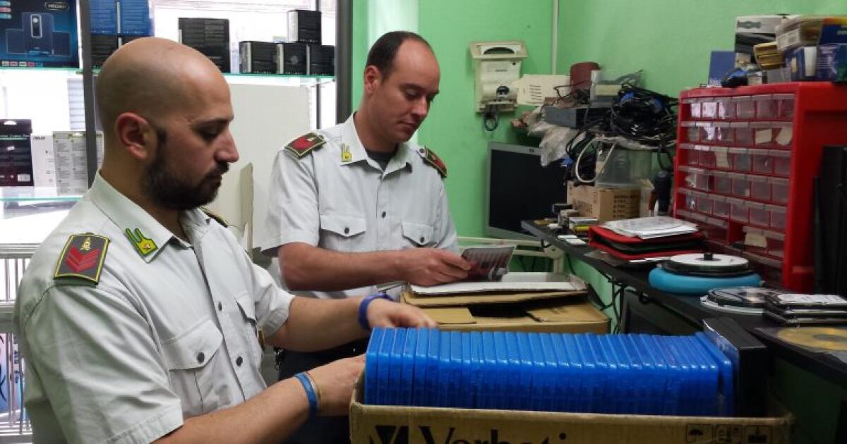 CATANIA: CD E DVD MASTERIZZATI E VENDUTI AL PUBBLICO, SCOPERTA CENTRALE DI PIRATERIA AUDIOVISIVA - 