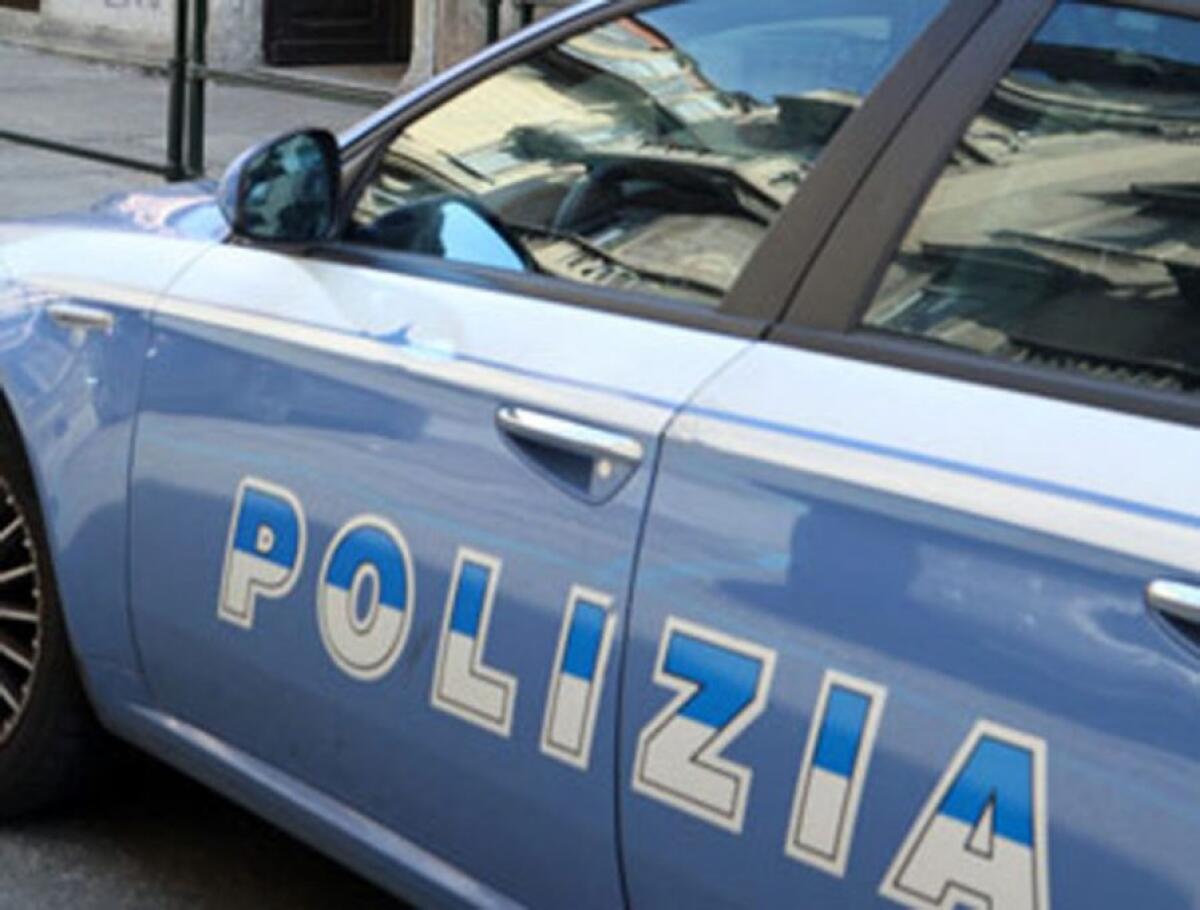 CATANIA: POLIZIA CONTROLLI NELLE SCUOLE, SORPRESI I RAGAZZI CON GLI SPINELLI - 