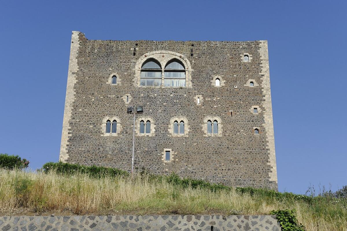 PATERNÒ: MOVIMENTO CONSUMATORI CONTRO LE ANTENNE SUL CASTELLO NORMANNO - 