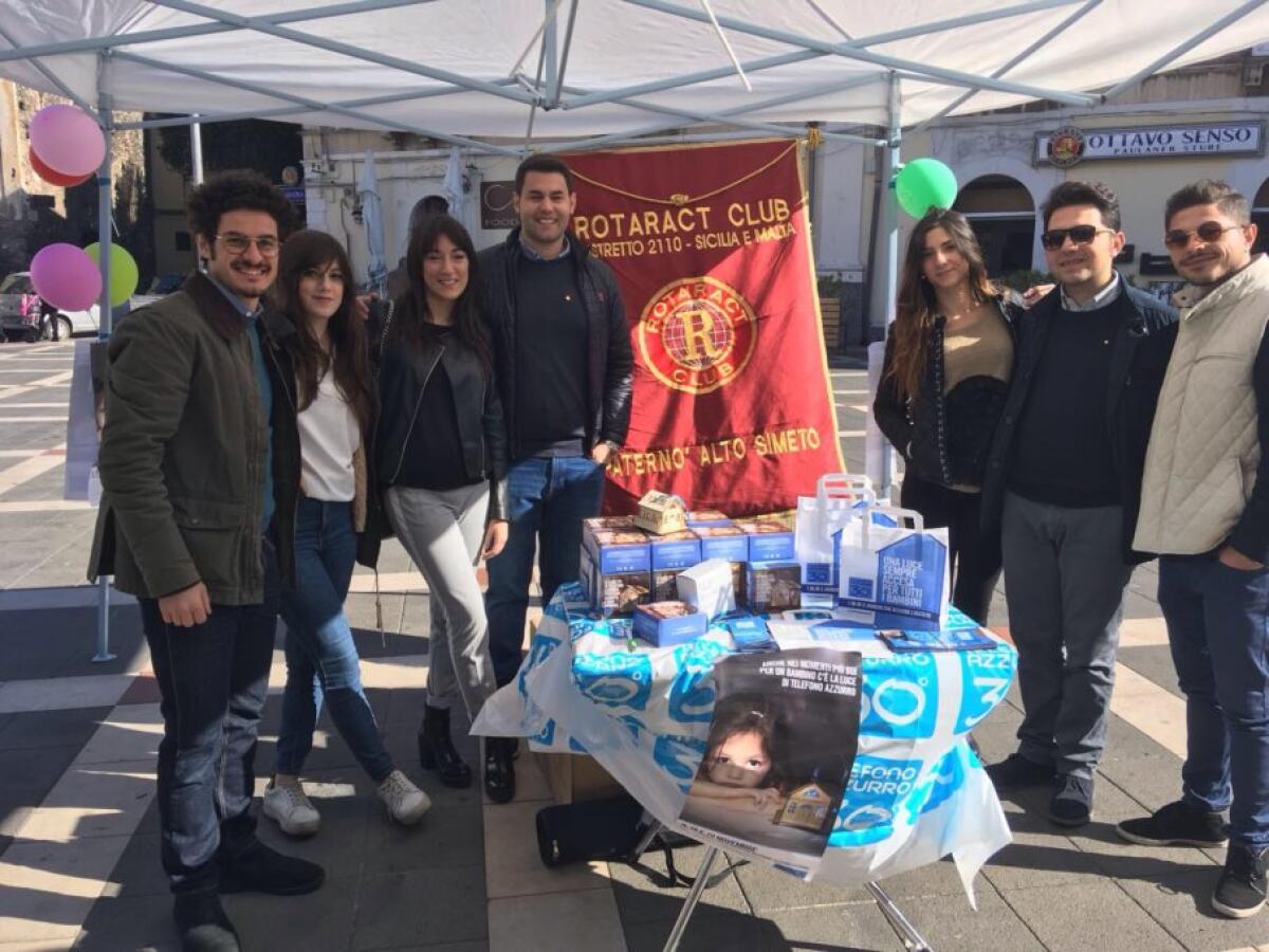 PATERNÒ IL LOCALE ROTARACT IN AIUTO AL TELEFONO AZZURRO - 