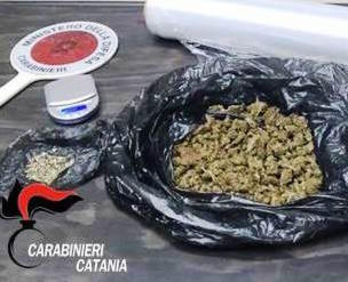 RIPOSTO: SPACCIA IN BICICLETTA, INSOSPETTABILE IN MANETTE - 