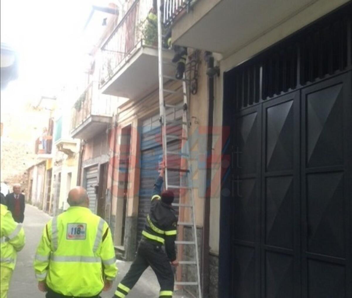 PATERNO': ANZIANA SOCCORSA IN CASA, NON RISPONDEVA DA DUE GIORNI - FOTO - 