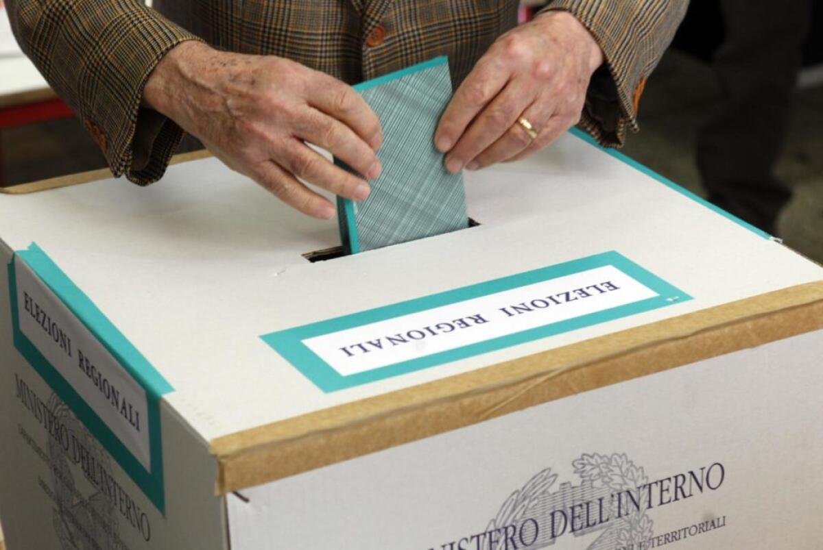 REGIONALI 2017 DATI AFFLUENZA ORE 12 : A PATERNO' HA VOTATO IL 11,15% - 