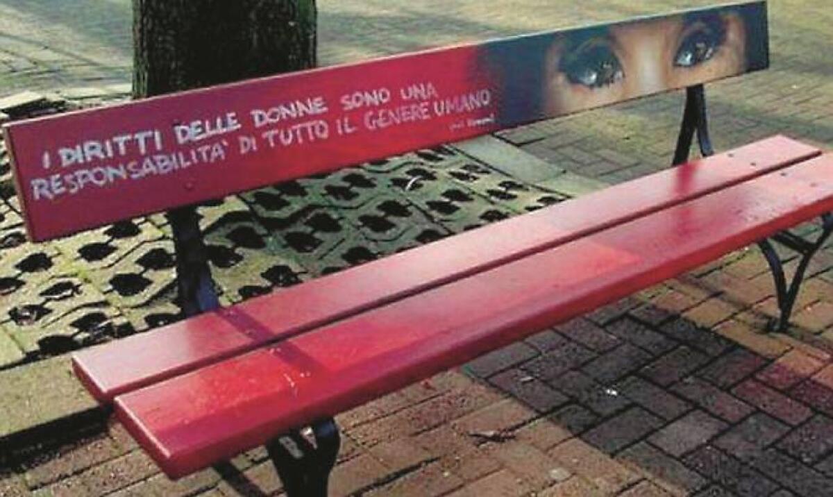 PATERNO': PANCHINE ROSSE, NO ALLA VIOLENZA CONTRO LE DONNE - PROGRAMMA - 
