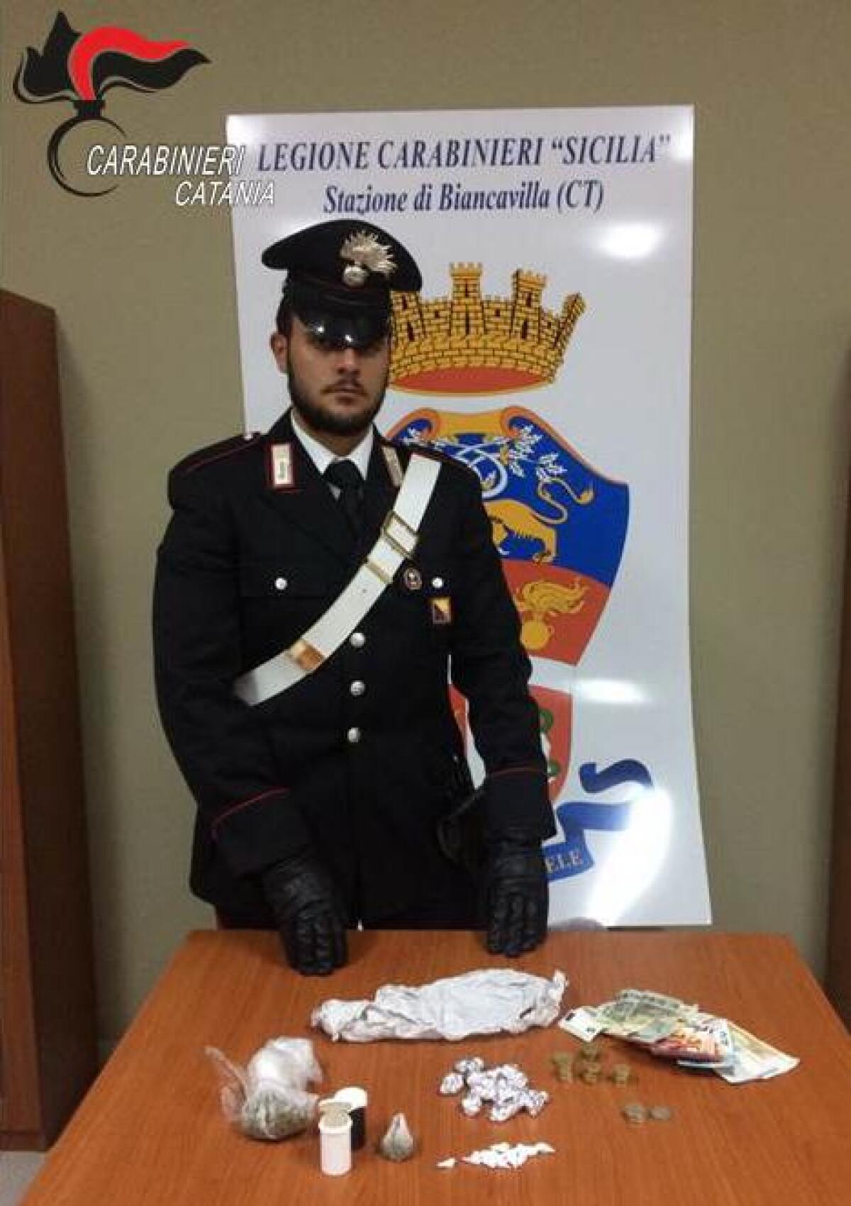 BIANCAVILLA: FRATELLI SPACCIAVANO MARIJUANA IN CASA, ARRESTATI - 