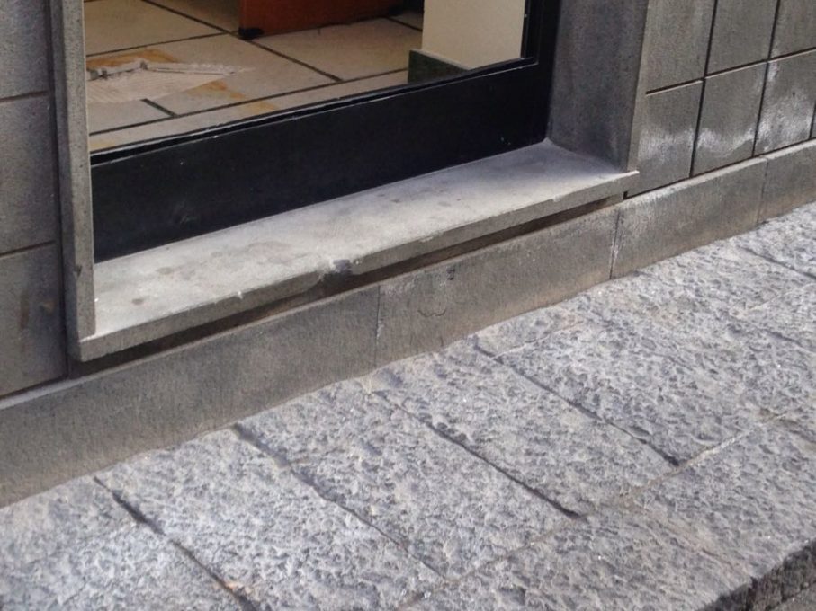 SANTA MARIA DI LICODIA: ASSALTO AL BANCOMAT CON ESCAVATORE