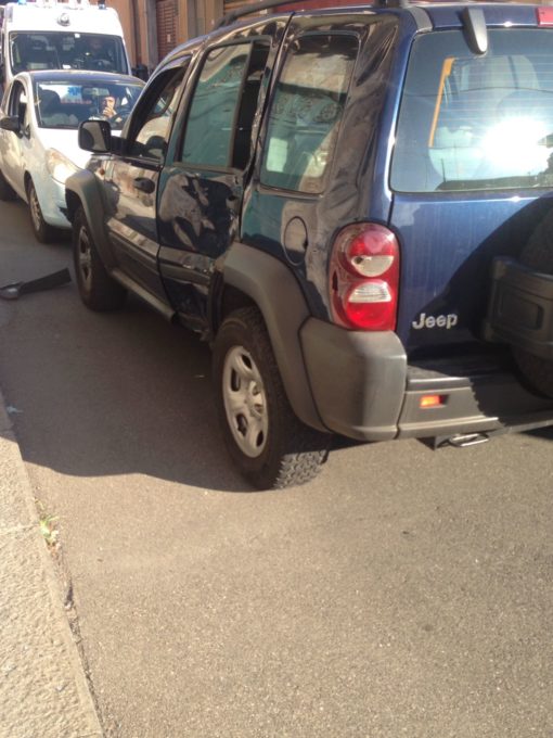 BELPASSO: SCONTRO AUTO MOTO ALL'INCROCIO, 3 FERITI - FOTO