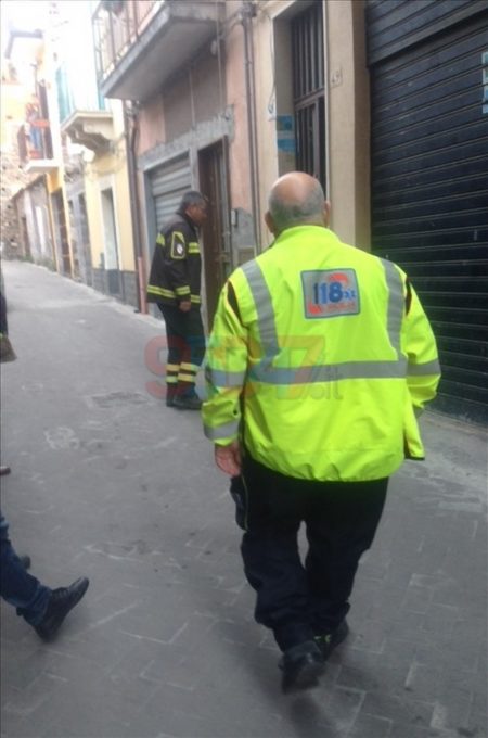 PATERNO': ANZIANA SOCCORSA IN CASA, NON RISPONDEVA DA DUE GIORNI - FOTO