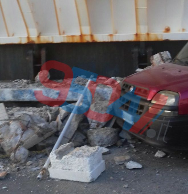 VILLA SAN GIOVANNI: TRAGHETTO SI SCHIANTA SULLA BANCHINA E TRAVOLGE LE AUTO IN CODA, FERITI - FOTO