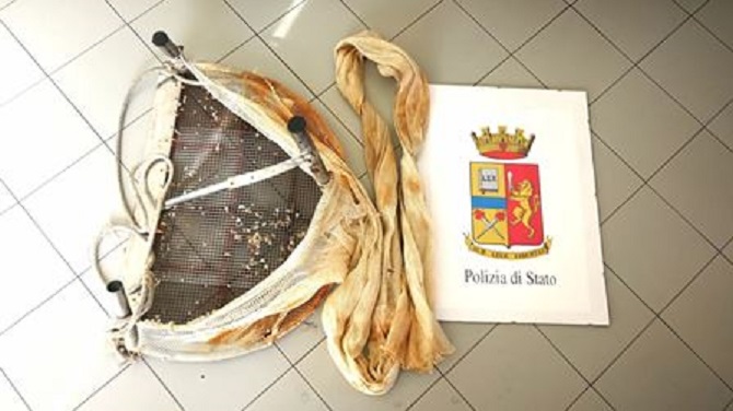 CATANIA: PESCA ILLEGALE NELLA RISERVA DEL SIMETO, SEQUESTRATI OLTRE 200 CHILI DI TELLINE - FOTO