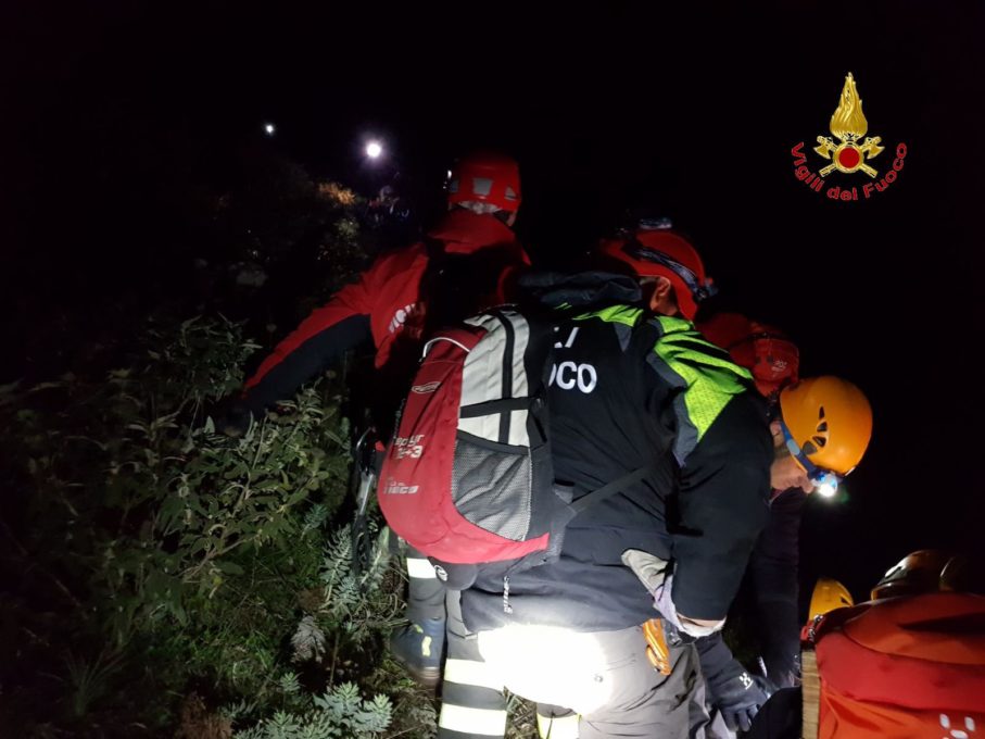 MANDANICI (ME): CACCIATORE MUORE MENTRE INSEGUE DEI CINGHIALI, SALMA RECUPERATA DAI FINANZIERI - FOTO