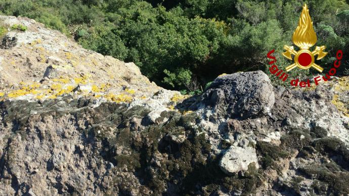 I VIGILI DEL FUOCO SALVANO UN UOMO IN STATO CONFUSIONALE ALLA TIMPA DI ACIREALE - LE FOTO
