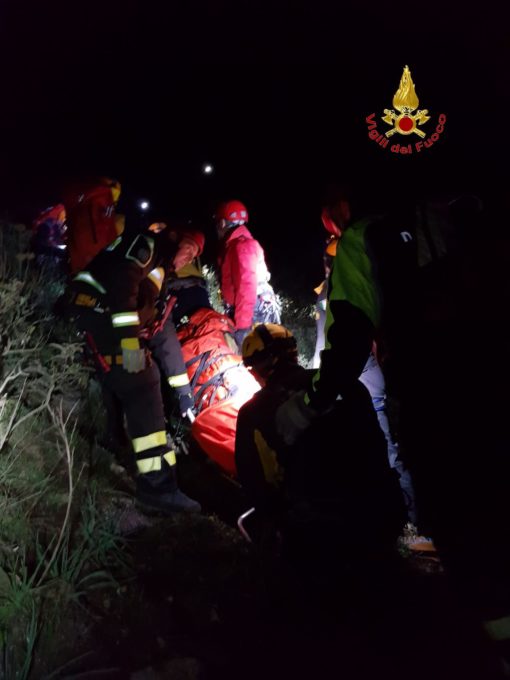 MANDANICI (ME): CACCIATORE MUORE MENTRE INSEGUE DEI CINGHIALI, SALMA RECUPERATA DAI FINANZIERI - FOTO