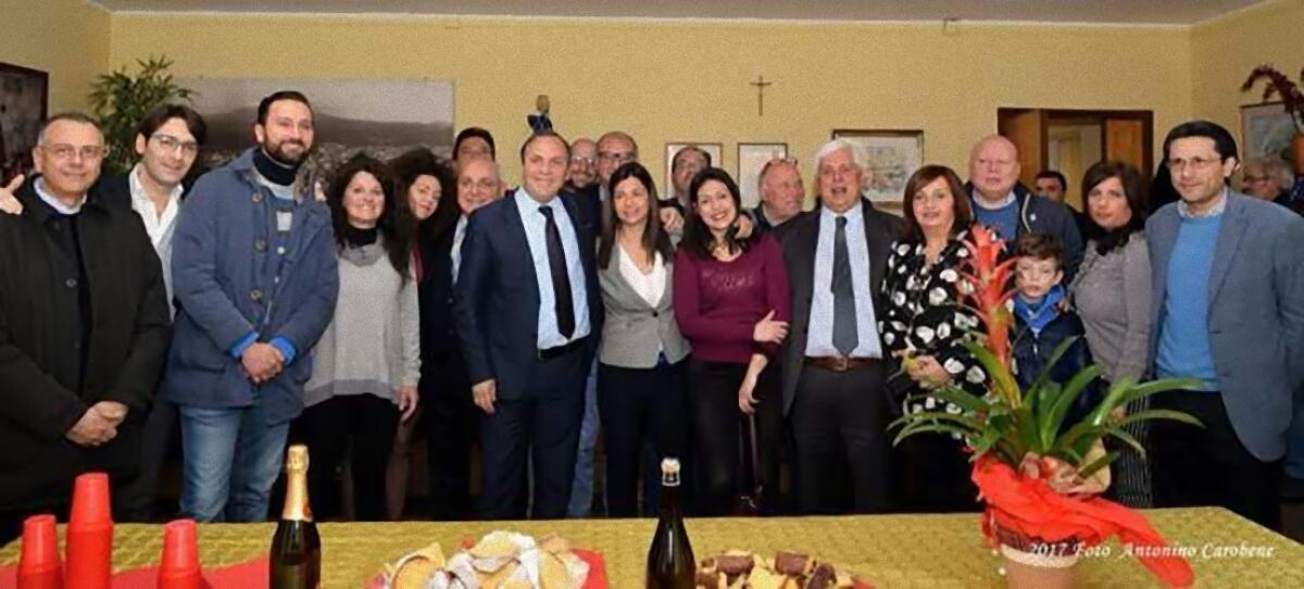 PATERNO': Gli auguri del sindaco alla stampa - 