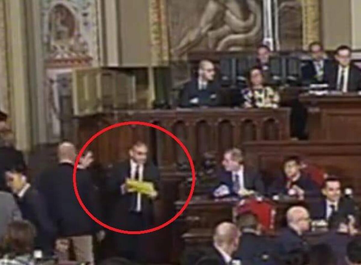 REGIONE SICILIA: Deputato Udc fa vedere voto a Micciche’, caos e votazione annullata - 