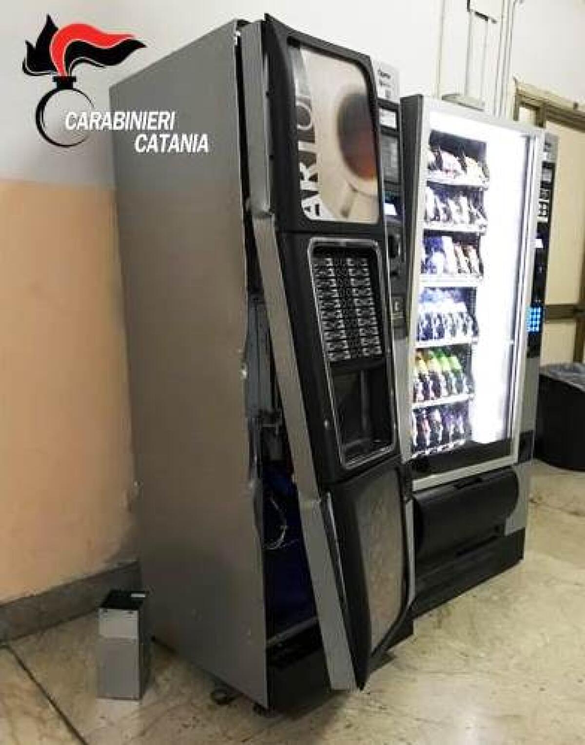 CATANIA: Ladro al Boggio Lera ruba le monetine dai distributori: beccato all'uscita - 