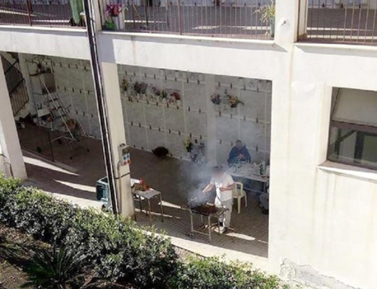 MELILLI: GRIGLIATA AL CIMITERO,FOTO SUI SITI - 