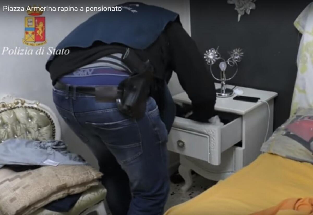 PIAZZA ARMERINA: ANZIANA RAPINATA E PICCHIATA, ARRESTATI DUE CATANESI – VIDEO - 