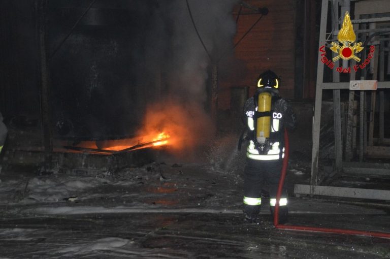 CATANIA: In fiamme trasformatore dell’Enel, al buio il centro storico - LE FOTO