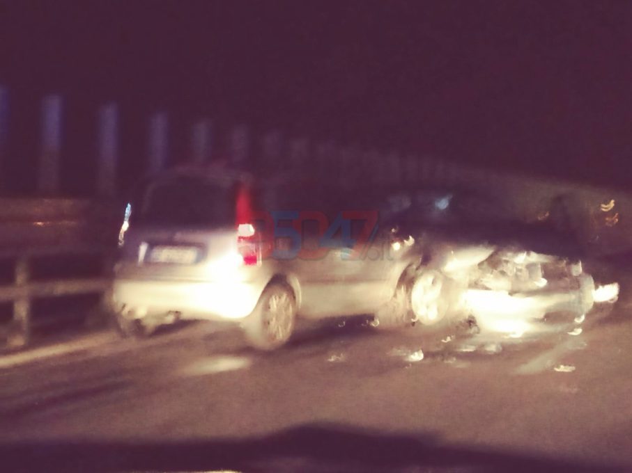 SS121 - Tamponamento fra due auto, feriti lievi - Le foto
