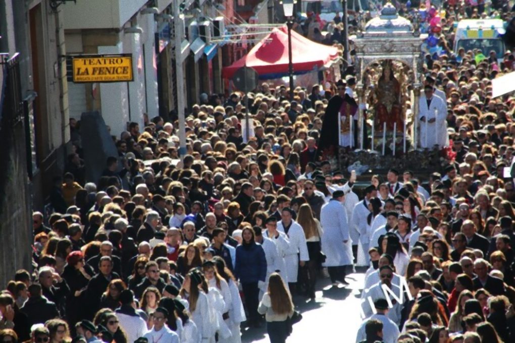 BELPASSO: Santa Lucia fra la sua gente