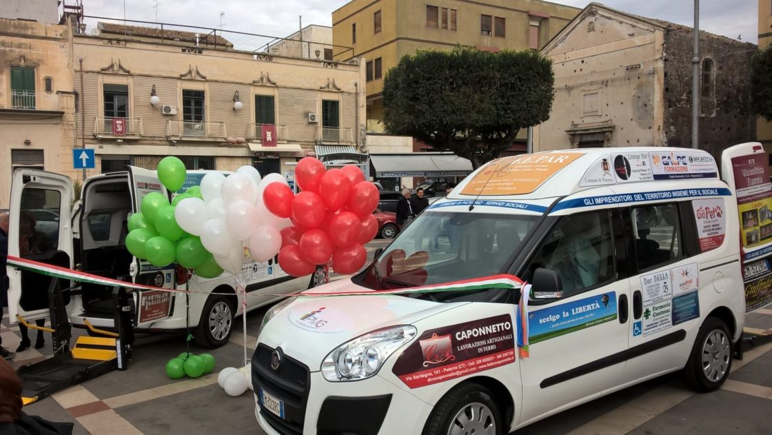 PATERNO': CONSEGNATI ALLA CITTA’, DUE TAXI SOCIALI - FOTO