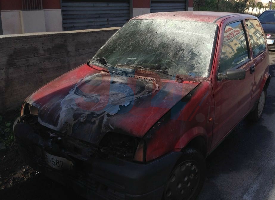 PATERNO': Tre auto in fiamme questa notte, sospetto dolo