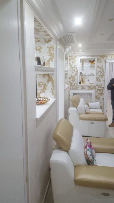 ROMA, RUBINETTI E WATER D'ORO IN UNA CASA POPOLARE OCCUPATA - LE FOTO