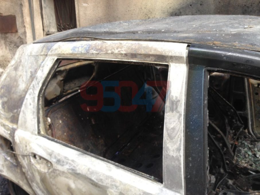 PATERNO' AUTO IN FIAMME, PAURA NEL QUARTIERE, LE FOTO