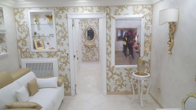 ROMA, RUBINETTI E WATER D'ORO IN UNA CASA POPOLARE OCCUPATA - LE FOTO