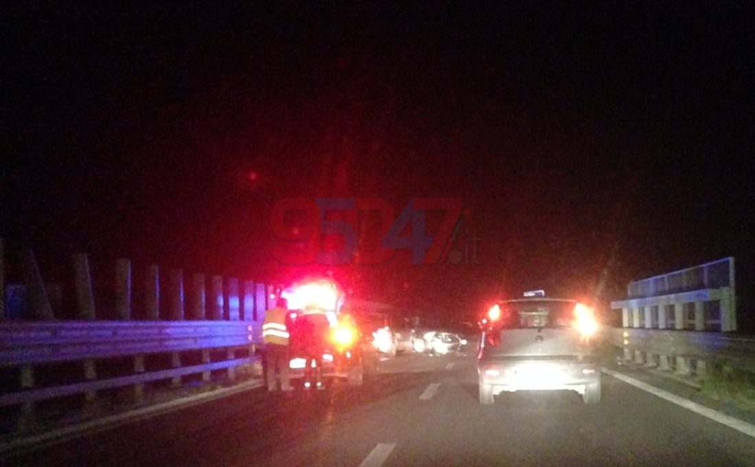 SS121 - Tamponamento fra due auto, feriti lievi - Le foto