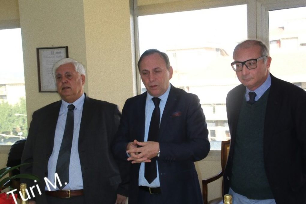 PATERNO': Gli auguri del sindaco alla stampa