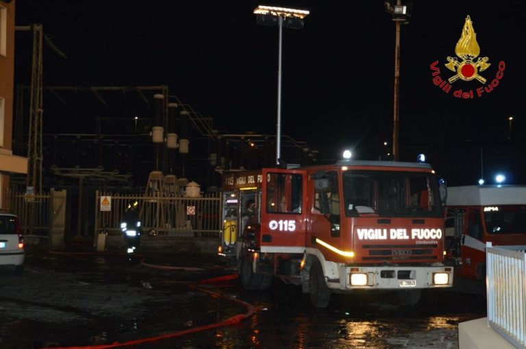CATANIA: In fiamme trasformatore dell’Enel, al buio il centro storico - LE FOTO