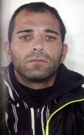 SANTA MARIA DI LICODIA: DROGA E ARMI NEGLI INCAVI DEI MURETTI A SECCO: ARRESTATO 33ENNE