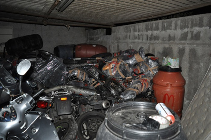 CATANIA: Scoperto deposito di moto rubate, denunciati due stranieri - LE FOTO