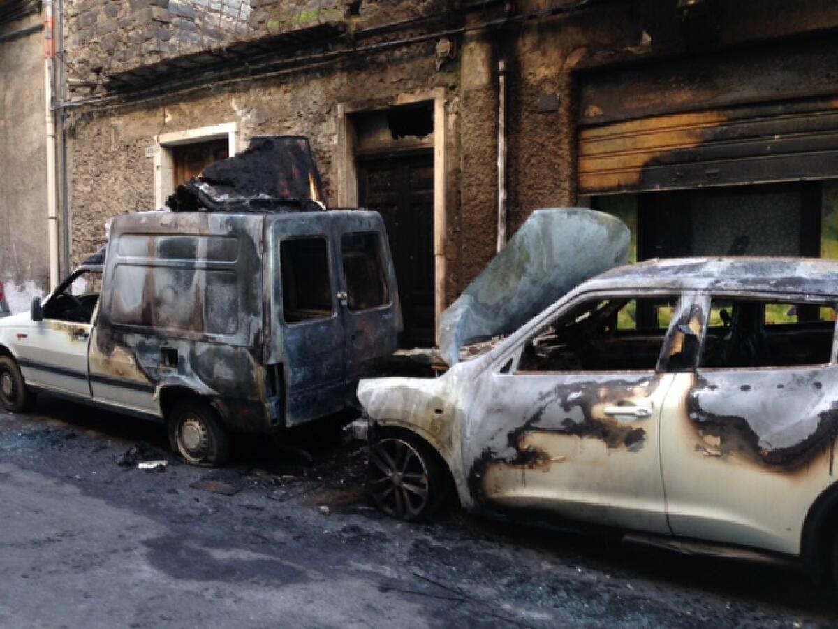 PATERNO': Notte di fuoco in via Rosolino Pilo - Le foto - 