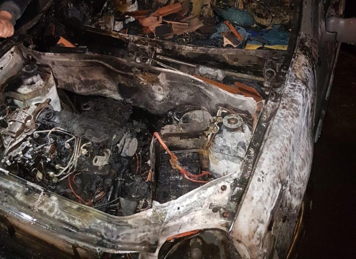 PATERNO': Auto in fiamme nel garage - 