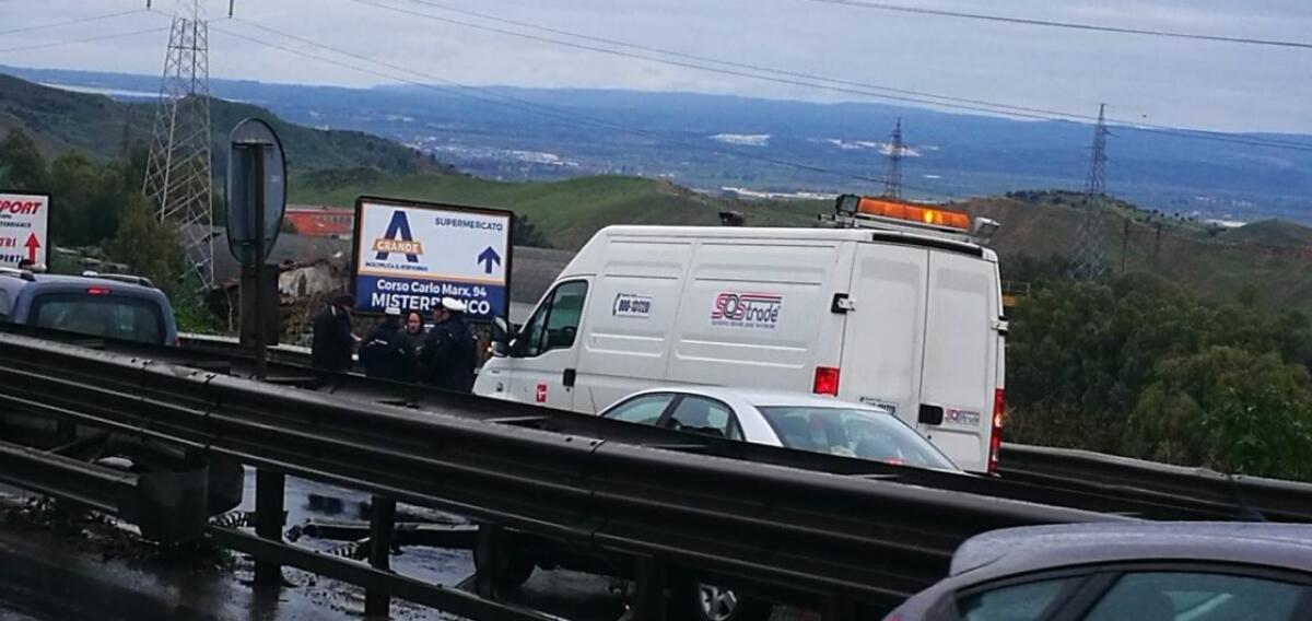 INCIDENTE SULLA SS 121 IN DIREZIONE CATANIA - 