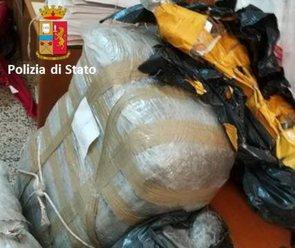 TRECASTAGNI: Trovato con 90 chili di droga in garage: arrestato 23enne - 