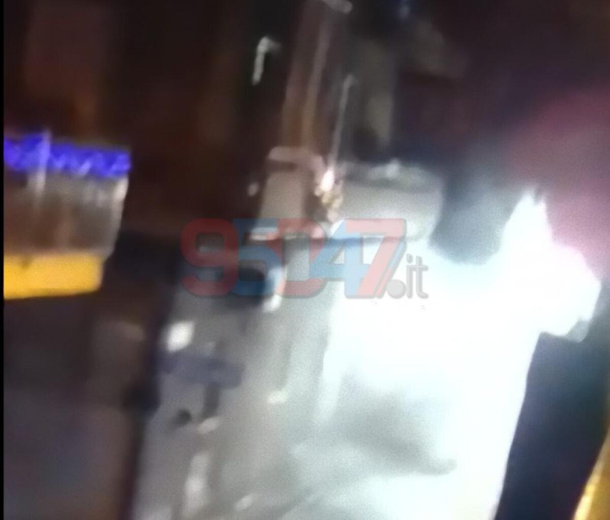 PATERNO': Altra auto in fiamme questa notte - 