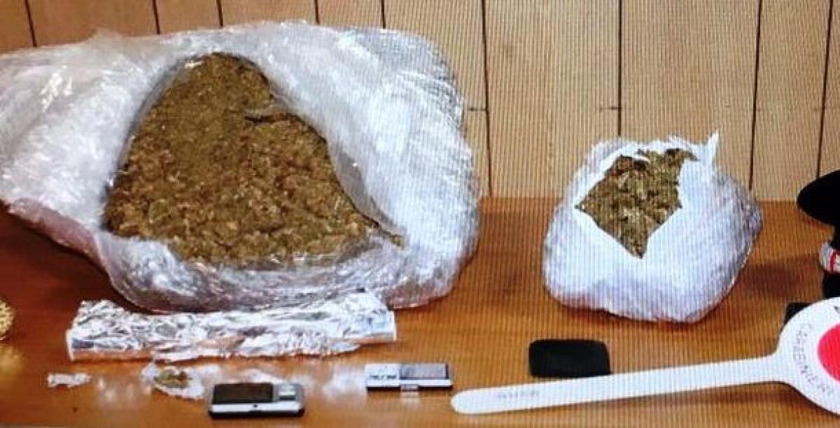 ACI CATENA: In casa con 4 chili di marijuana pronta ad essere venduta, arrestati 2 fratelli - 