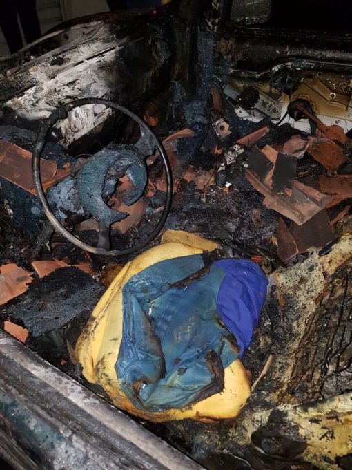 PATERNO': Auto in fiamme nel garage