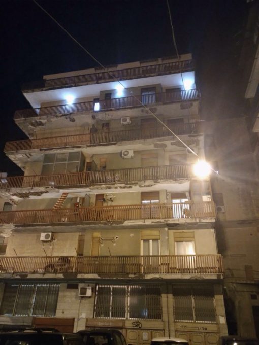 Paternò: A fuoco stufa e un lampione, rischioso intervento dei Vigili del Fuoco del locale distaccamento. Le foto