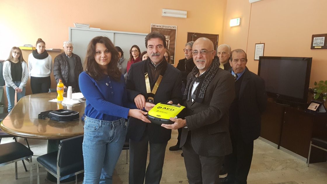PATERNO': Il Kiwanis di Paternò dona un defibrillatore all'Istituto Comprensivo Don Milani - LE FOTO